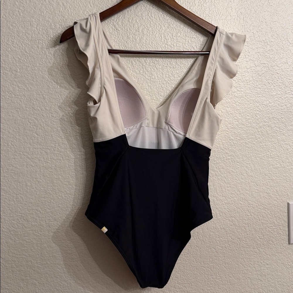 Summersalt ruffle backflip Stylish Cream and Black  One Piece size 8 - Picture 6 of 9